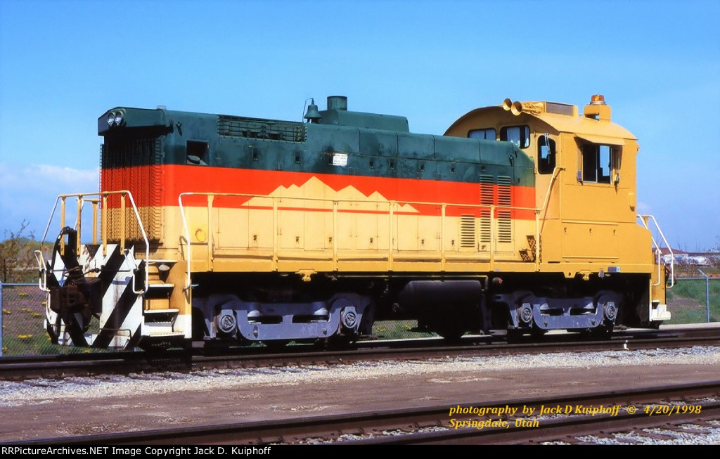 IPPX 1, Intermountain Railcar Services, SW1001, at Springville, Utah. April 20, 1998. Jack D Kuiphoff photo ©